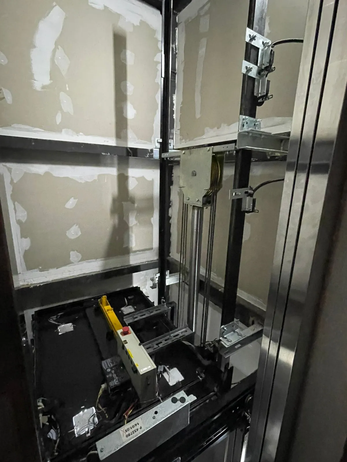 Cabine renovada com mecanismo de tração instalado